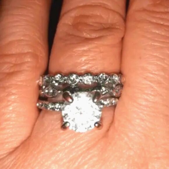 Elegant 2pc diamond wedding ring set sz 5 - Picture 4 of 4